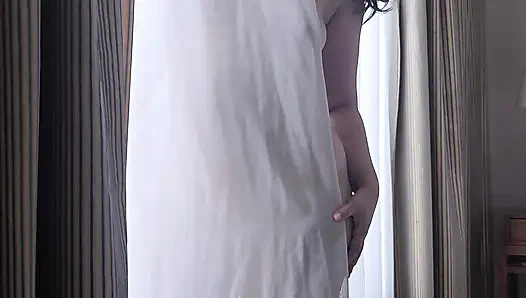 Sendirian di Kamar Hotel, Aku Mencoba Menggoda Bosku untuk Datang Ke Kamar - Minokiiko