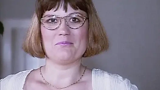 Wanita semok jerman lagi asik mainin memeknya di ruangan casting bokep