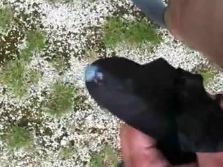Abwichsen auf Parkplatz mit Strumpfhose