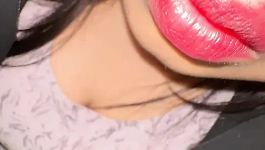 Geiles mädchen zähneputzen, nachdem du zur collage gehst, weil sie manchmal von stiefvater hart gefickt wurde