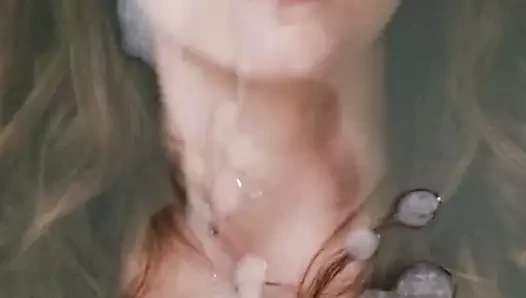 Anna Kendrick boşalıyor