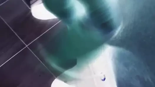 Yumuşak yarak boşalıyor sarkık penis boşalması