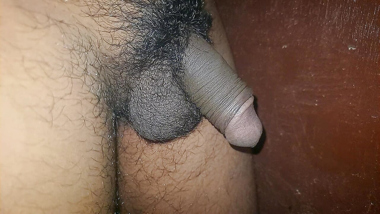 Um garoto está fazendo meu boquete.