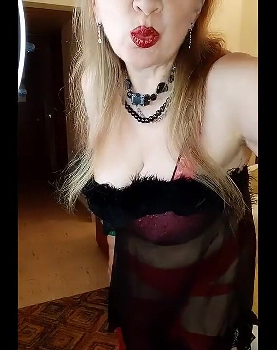 Watch this hot dance in nice lingerie