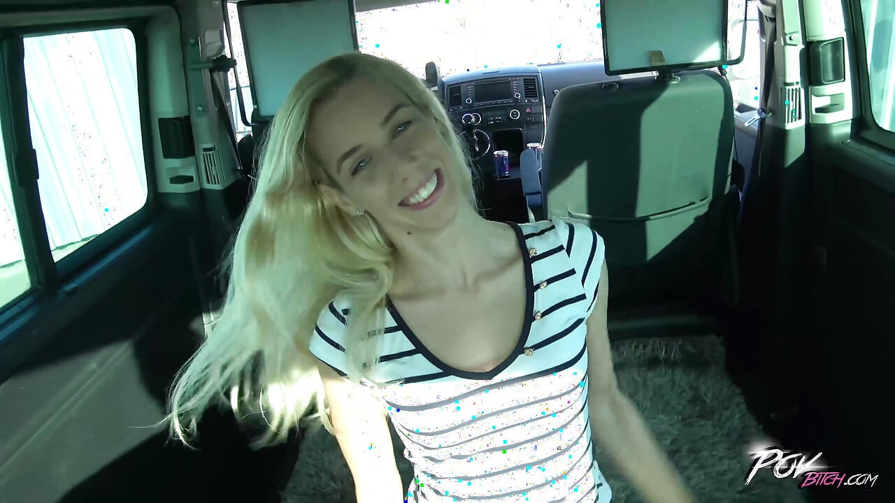 Blonde cutie gets creampie during sex in car