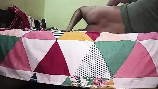 Üvey baba üvey kızını sabah seksiyle sikiyor