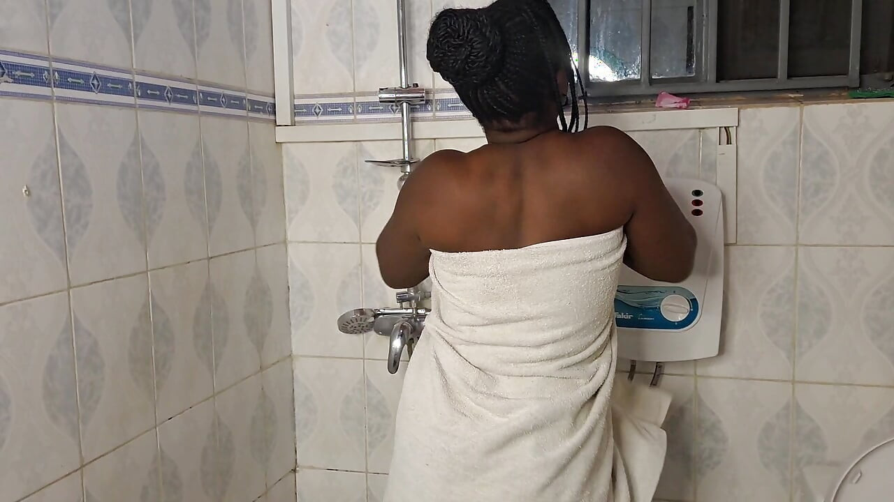 Baathroom men mootna poora vidiyo 4k