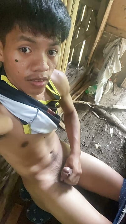 Outdoor Pinoy Twink Hook up- Wanking, Deep Blowjob & Mouth Cumshot