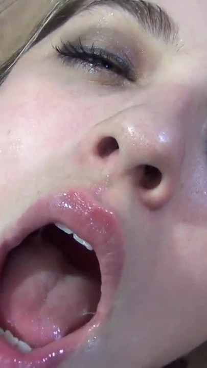 Epic moment from "Blonde liebt es zu blasen umso tiefer umso besser"