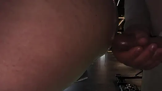 Harter sex mit einem fremden im Fitnessstudio und er kam 2 Mal.