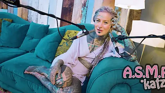 Aku lagi ngomongin tentang b - bordem - asmr podcast sfw lagi ngobrol sama model bertato rambut gimbal asal gotik
