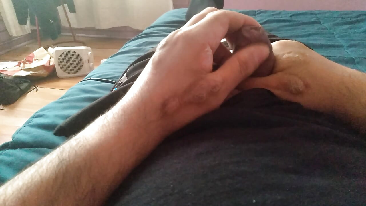 Budak penagih seks menyentuh zakar besarnya