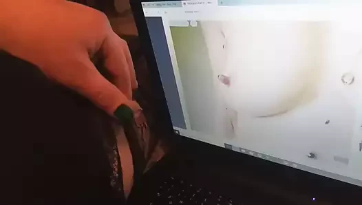 Şaşırtıcı meme ucu için minik penis