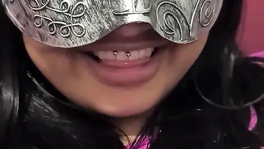 Die Muschi der ungezogenen Frau Sa Vanessinha lutschen