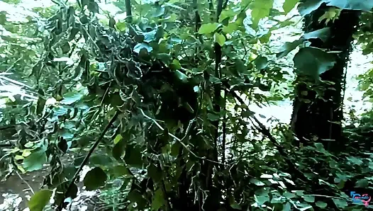 Italian Girl Makes a Cock Cum in the Park Telling Him How to Jerk off!