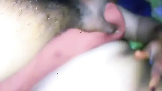 Во время посещения дома моей невестки я увидела, как невестка звонит мне для секса.