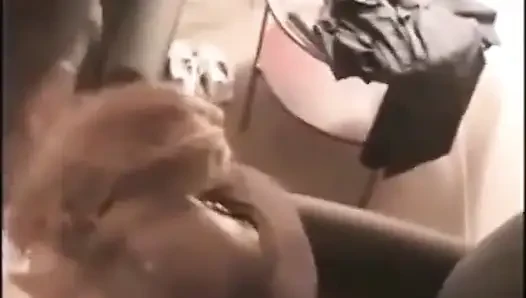 Aldatılan orta yaşlı seksi kadın seks oyunları için büyük zenci yarağı getirmeyi seviyor