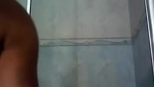 Çok sert ve büyük bir yarakla çok güzel bir duş