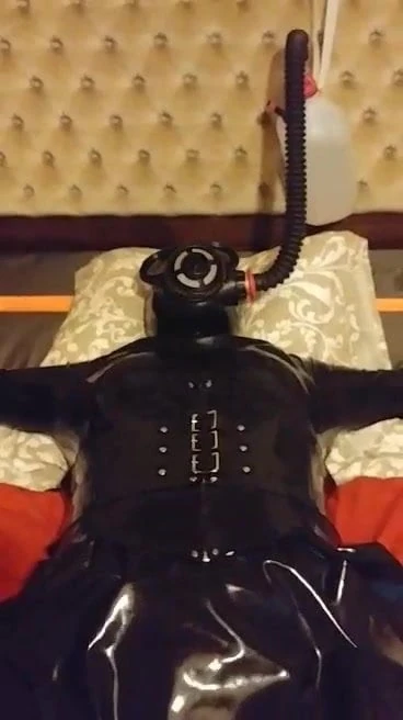 Rubber Milf in gas mask, breath play session