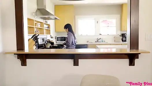 Insatiable Step Sister - S5:e2