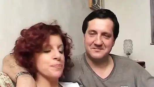 Büyük memeli edepsiz amatör İtalyan sürtük güzel bir yarak alıyor