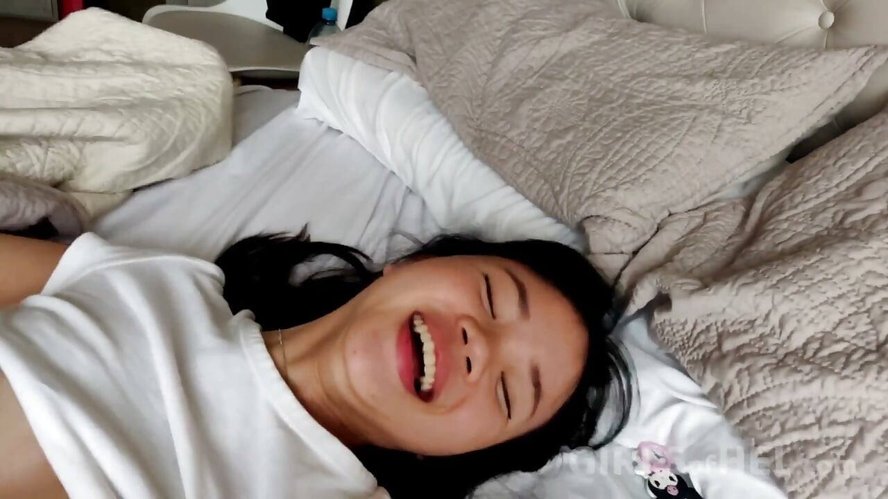 Comendo buceta enquanto faz uma pausa na edição pornô