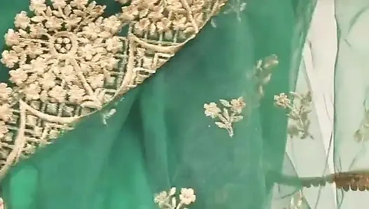 Üvey oğlu üvey annesiyle anal seks yapıyor.