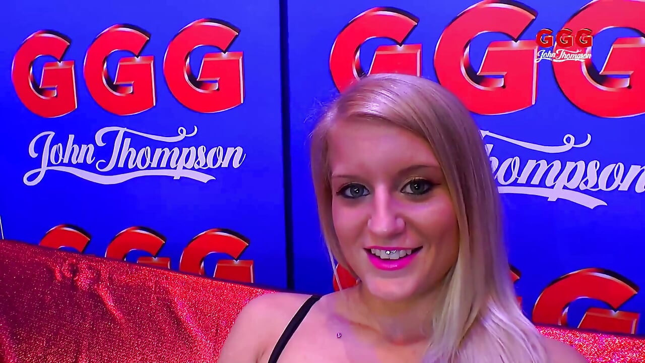 ブロンドの爆弾女アンナがキャスティング・カウチ・ファックに飲み込みたい