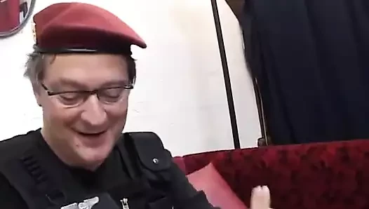 Liliane wird versohlt