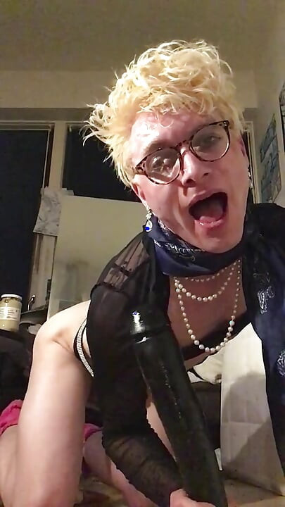 Modernwhiteboi jes büyük zenci yarağı dildo, götten ağza
