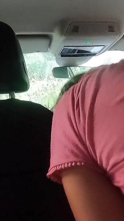 Moment must-share de la "Matură turcoaică agățată pentru futai în mașină cu doi tipi germani"