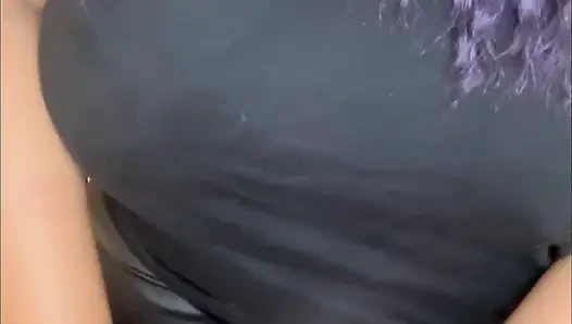 Aku lagi asik strap-on pakai strap-on favoritku!