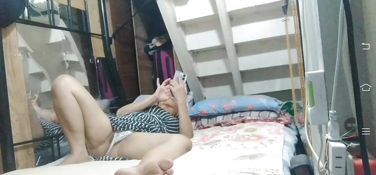 Ăn đến nhiều âm hộ ướt át của cô ấy rất ngon lành cho đến khi cô ấy phun nước