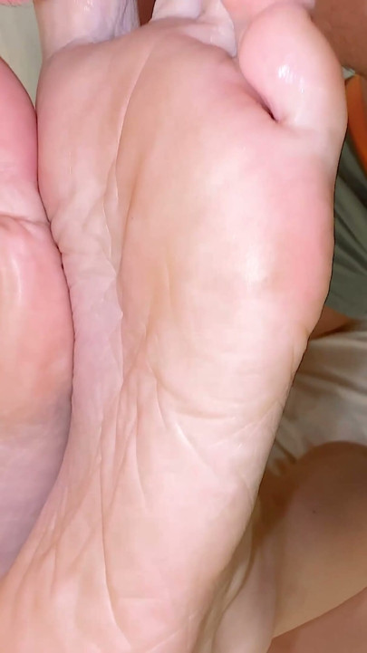 THE IDEAL POLISHED PEDICURE TOES CLOSE UP WET ERECTED COCK PROCESSING | Clip 1