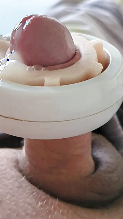 Cumshot with jerk off machine 4