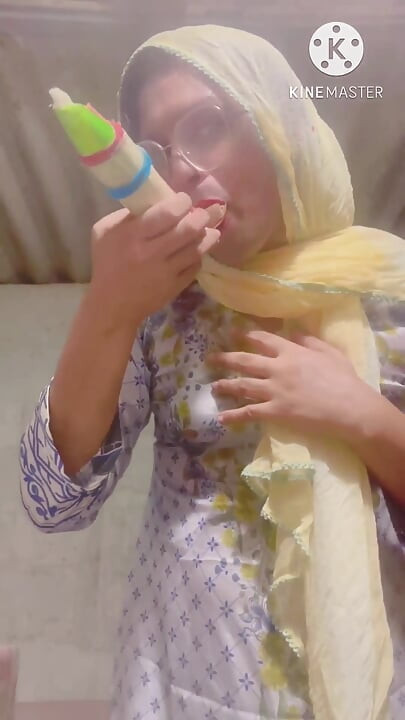 Memperkenalkan Dildo Buatan Rumahku.