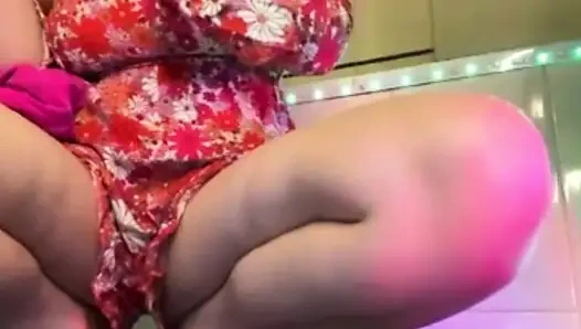 Сумасшедший сквирт в леггинсах и сперма