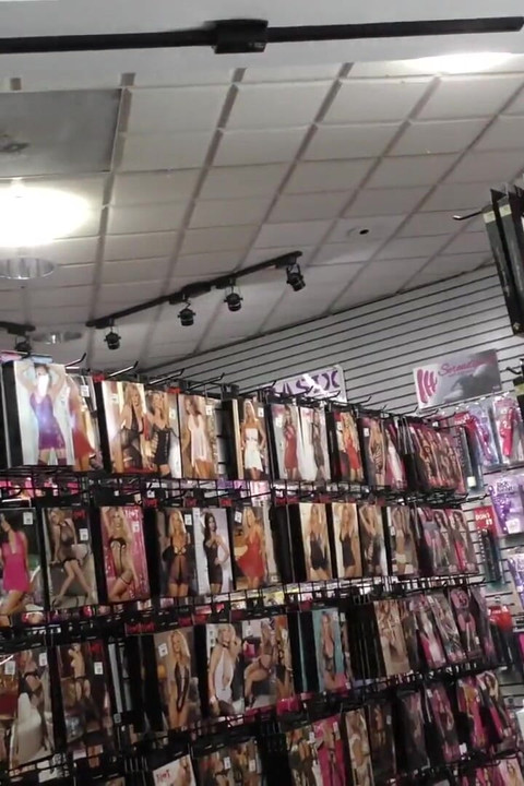 Daizy Cooper and Carmen Valentina discover bbc gloryhole