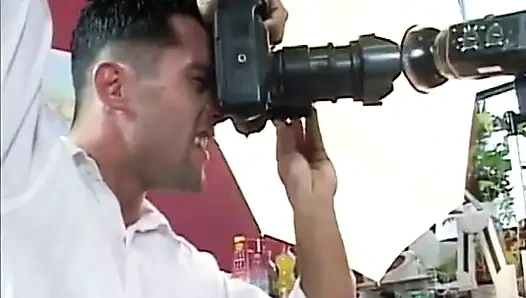 Jessica Rizzo präsentiert zwei szenen mit schlampen, die es lieben, schwanz zu lutschen 01