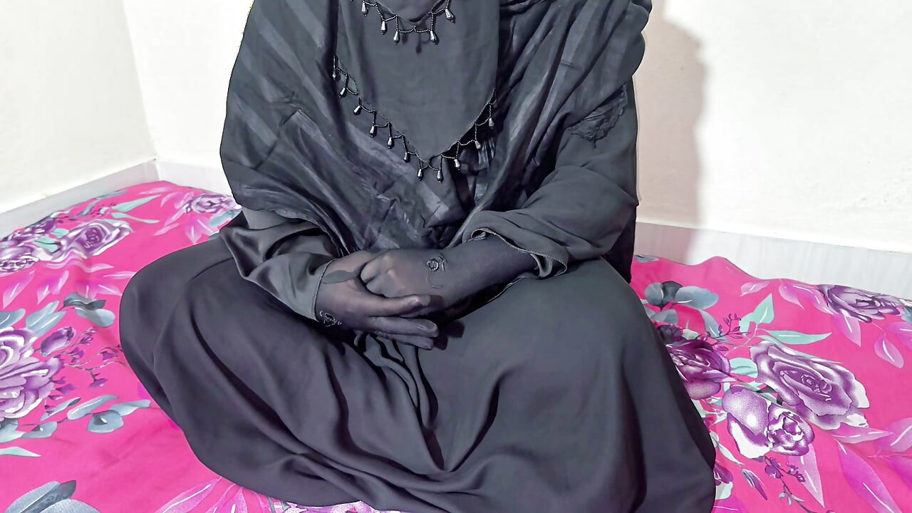 Fucked the Hujur's hijab-wearing wife doggy style hard fucking.