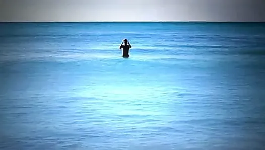 アドリアナ・リマ-2012ビクトリアの秘密のビーチ爆弾広告