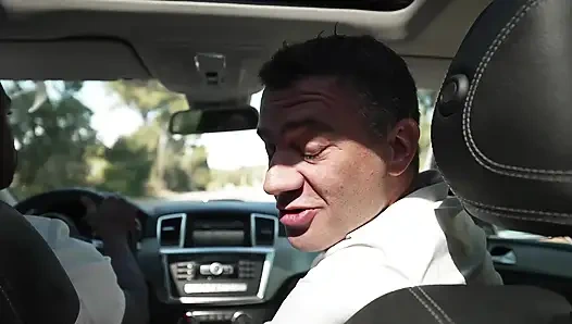 Двое мужчин сбили автостопщика