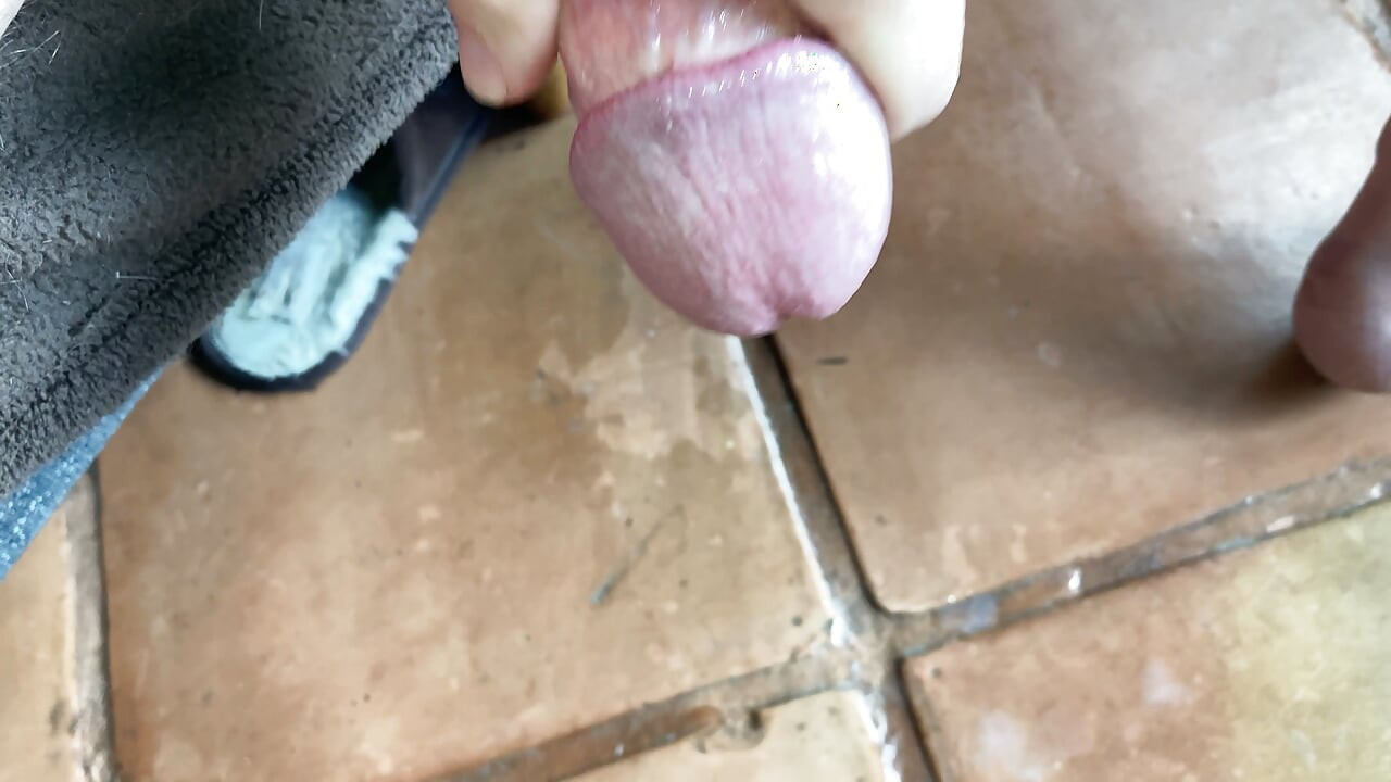 GORGEOUS COCK - QUICK CUMSHOT