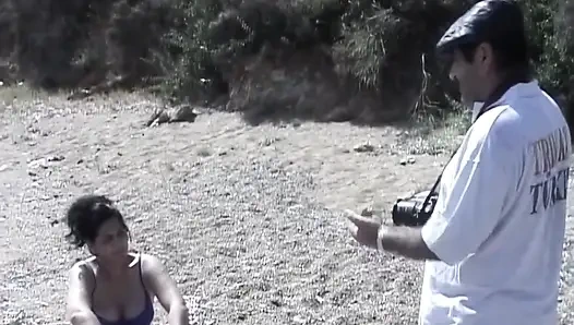 Sahin K fickt die türkische MILF Ayse am strand