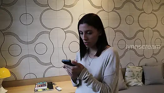 Gelmek için komşuyu ara. Kocam burada değil.