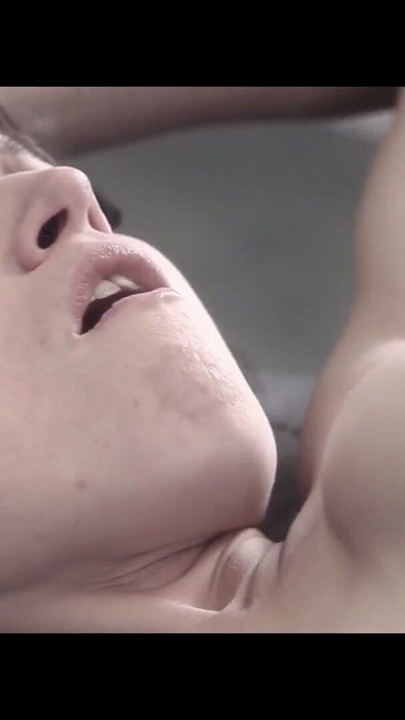 SEXY MENINAS FODIDAS DEPOIS DE CHUPAR PAUS ENORMES | Clipe 2