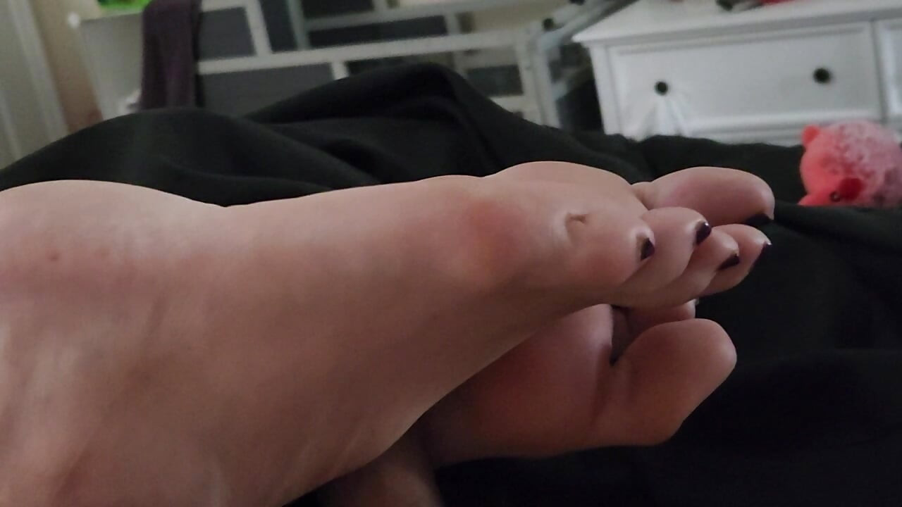 MILF trlja noge o kurac