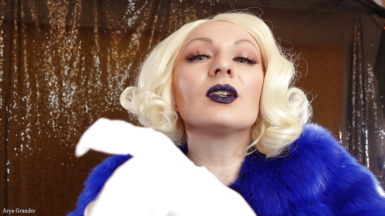 Medyczne nitrylowe białe rękawiczki pielęgniarki i futro z ciemną szminką - Blonde ASMR