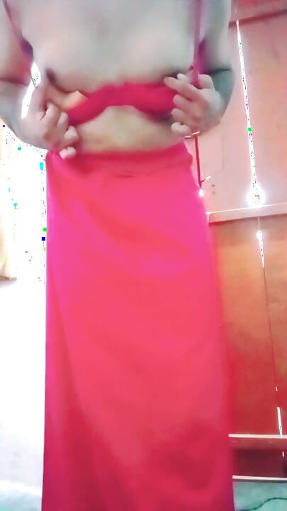 Indijski gay crossdresser u duginim sareeju pravi ponos za LGBT XXX