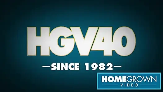 Сексуальная Sky обрабатывает огромный необрезанный донг в празднике траха в чулках-сеточках